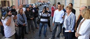 Mme Liliane Boyer, Maire du Muy, devant les journalistes présents (France3, La Marseillaise, Var Matin), tente de rassurer les manifestants en assurant qu'elle ne laisserait tomber personne.